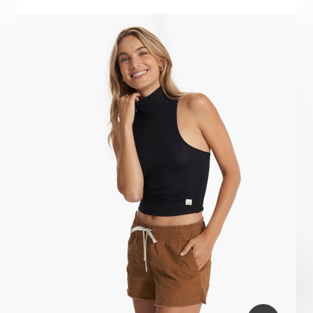Vuori Black Cove Funnel Neck Tank small